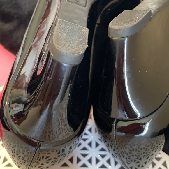 Bandolino black patten leather wedge heel - Picture 3 of 6